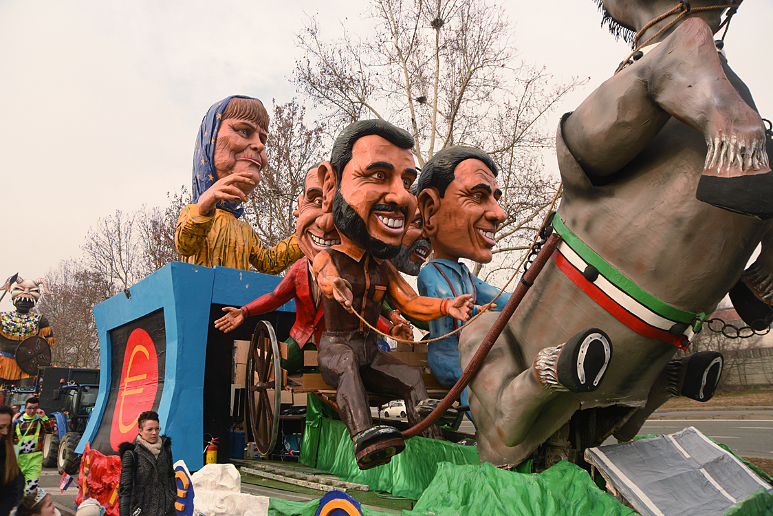 Sfilata carri Carnevale di Torino_004.jpg